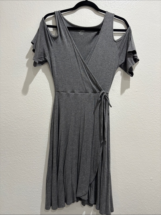 Alya Dresses & Skirts - boutique Cold-Shoulder Dress in Gray